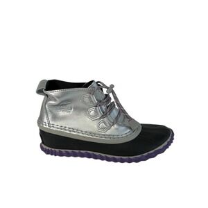 Sorel Youth Out n‎ About Plus Metallic Silver, Black With Purple Boots Size 1 Y